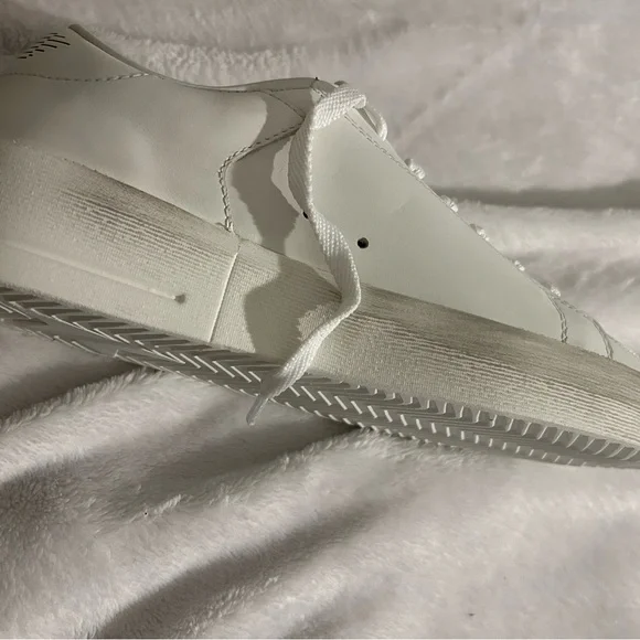 Golden Goose White Leather Low-Top Sneakers - Picture 8 of 16